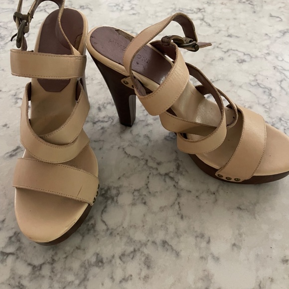 Hive and Honey high heel shoes.  Size 9.5. Color tan. - Picture 2 of 7